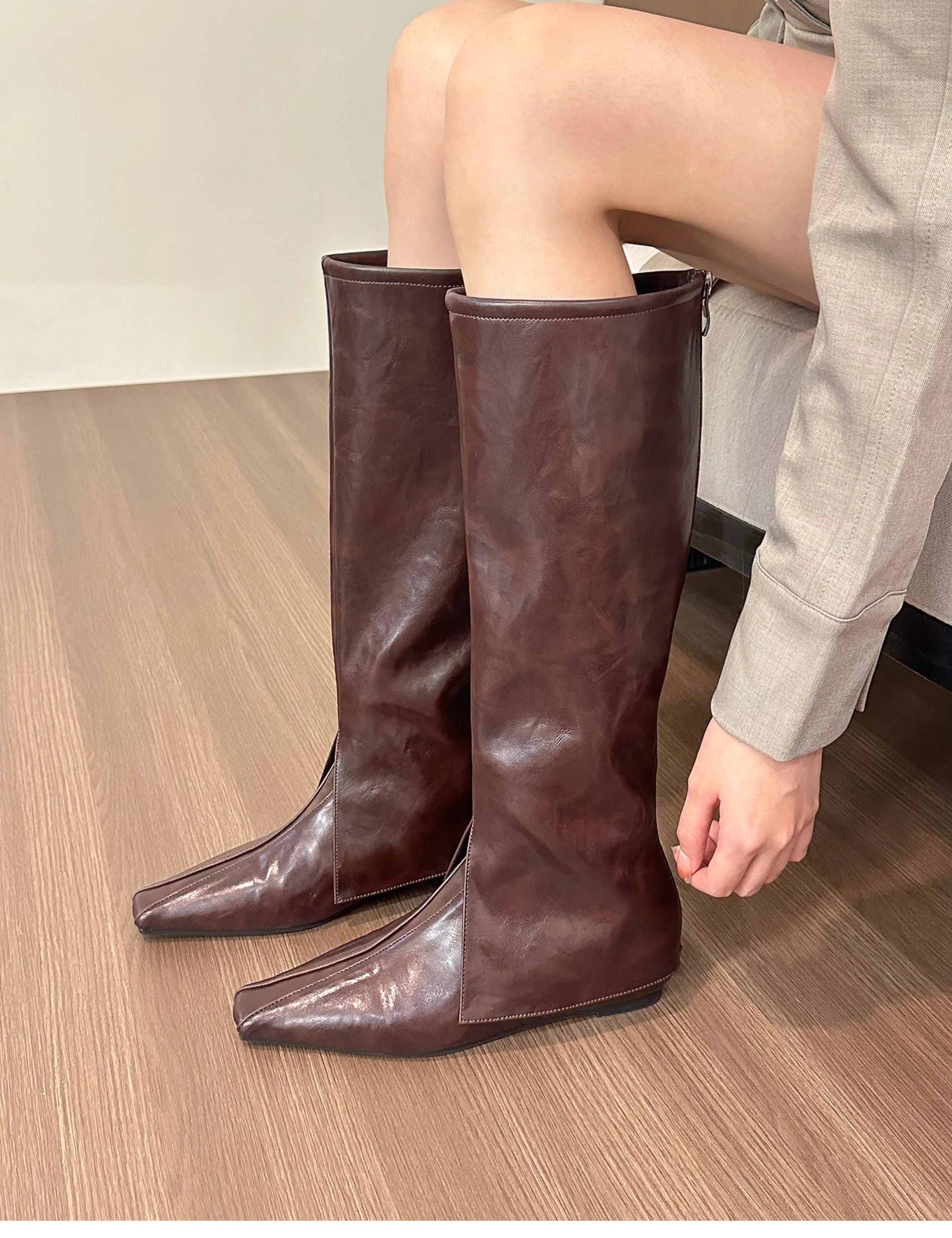 Renata Castiglioni | Knee-High Slim Fit Leather Boots For Women