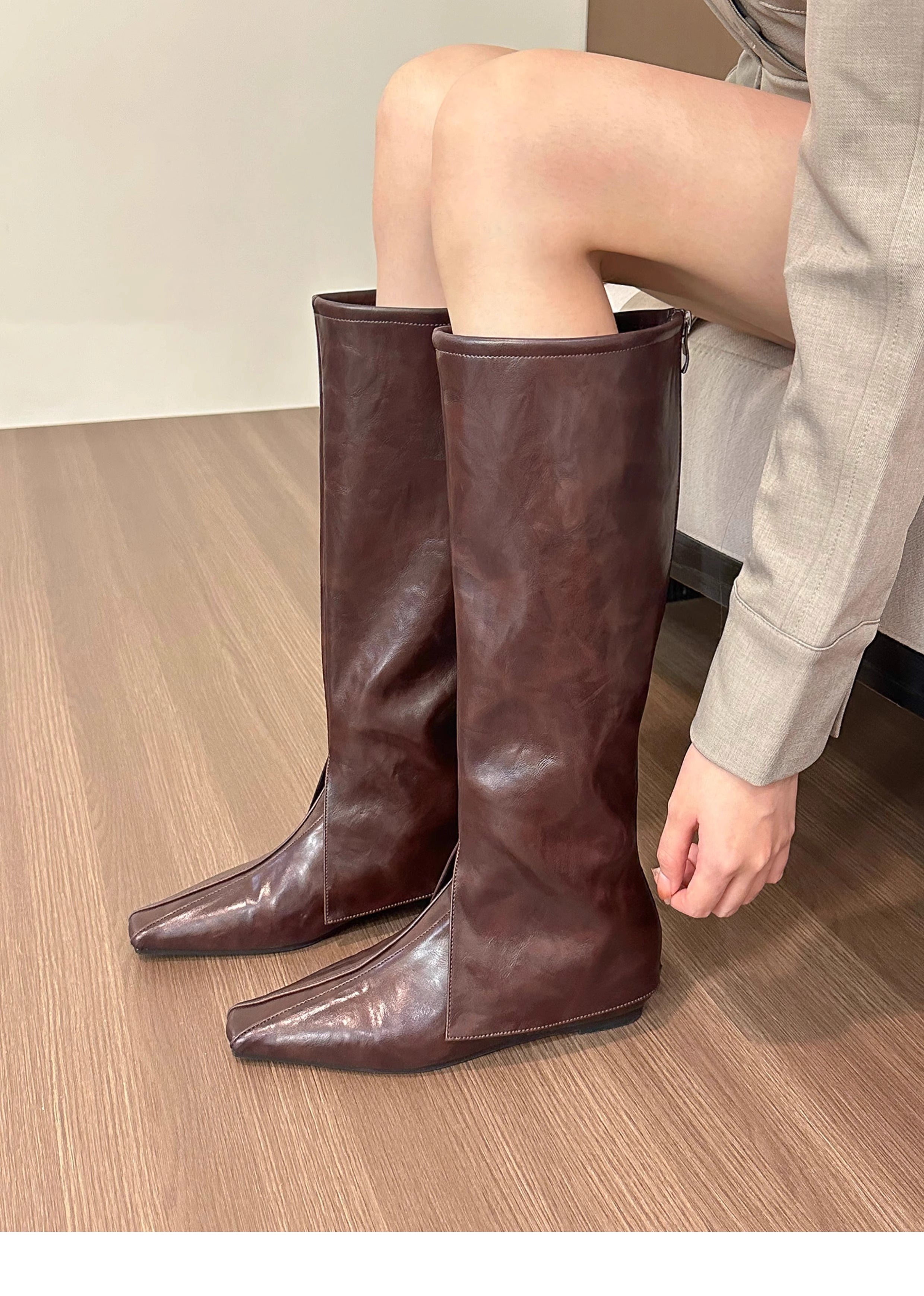 Renata Castiglioni | Knee-High Slim Fit Leather Boots For Women