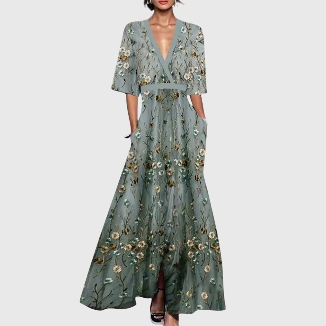 Estella Vanbright | White & Navy Floral Maxi Dress