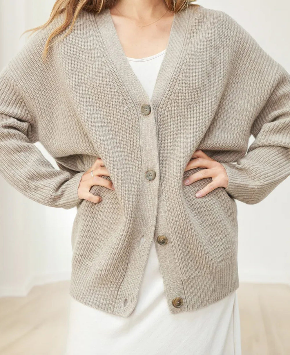 Kaschmir-Strickjacke-Ubergrosse-Knopfleiste-Strickjacke-Damenbekleidung-Leyna-Moda-14_029ea6f1-a219-4859-afdc-7650bad88d7e.jpg