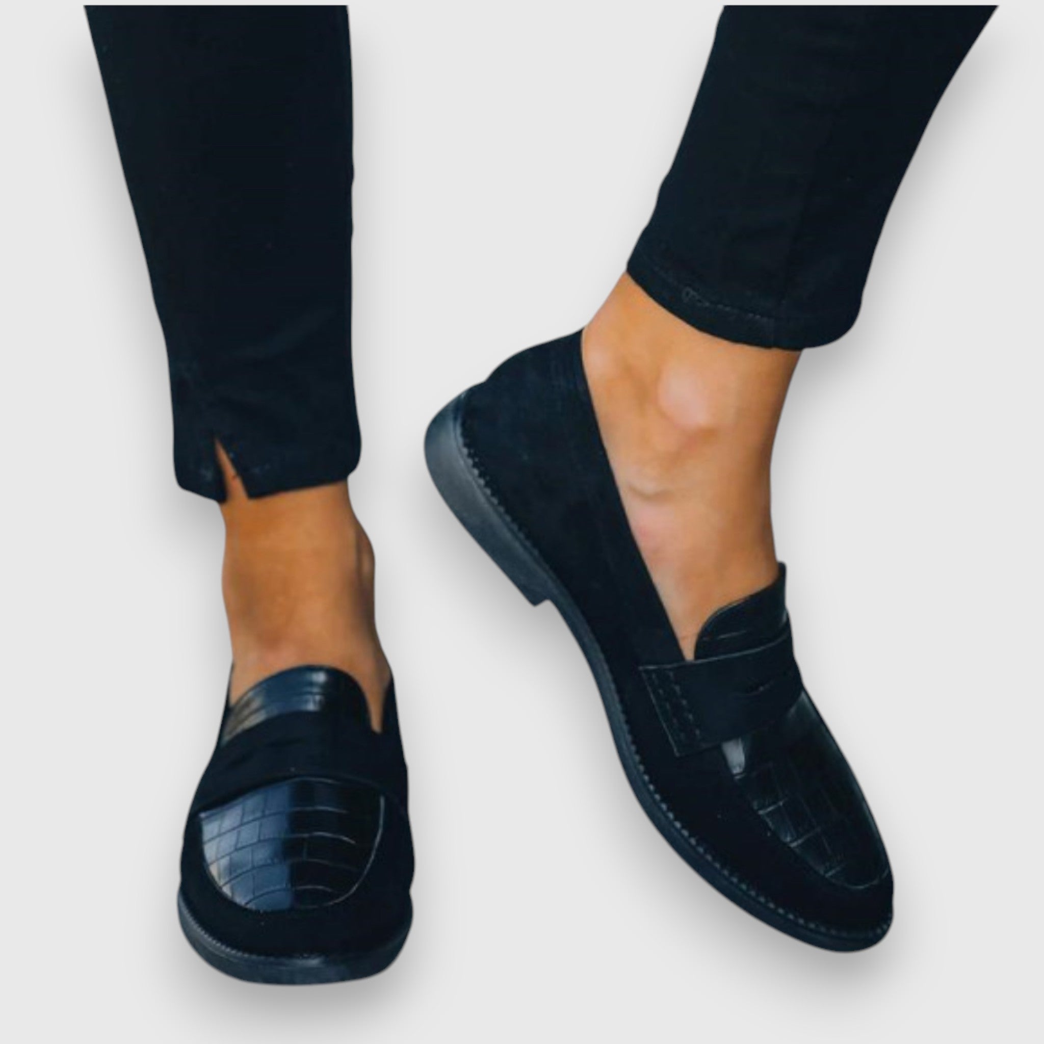 Loafers-Leder-Flach-Slipper-Schuhe-fur-Frauen-Leyna-Moda-4-Photoroom_fb440835-4f4d-448b-aa51-2479896256a1.jpg