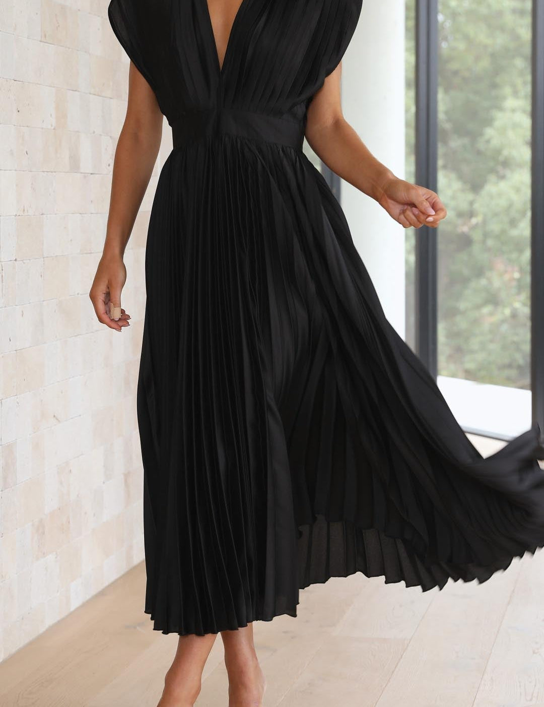 Serinda Vauclaire | Rose Pleated V-Neck Midi Dress