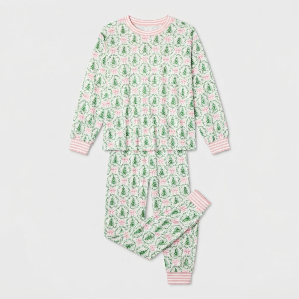 Winter Wren | White Green Wreath Print Christmas Pyjamas For Women