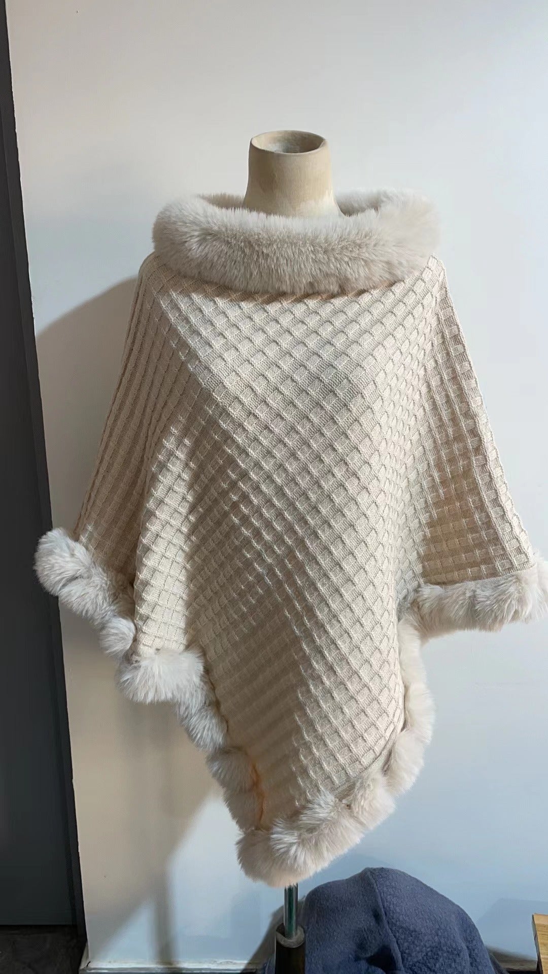 Ophelia Renwick | Fur Collar Cape Wrap For Women
