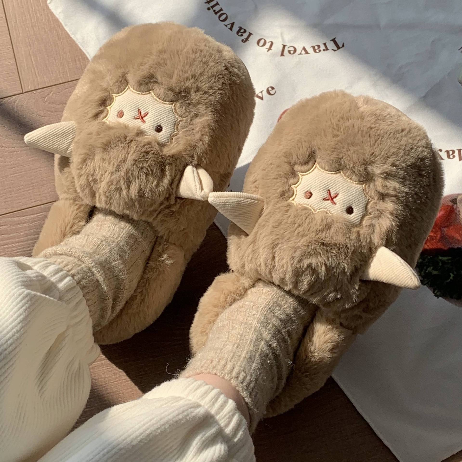 Francesca Amoretti | Cozy Sheep Plush Slippers For Women