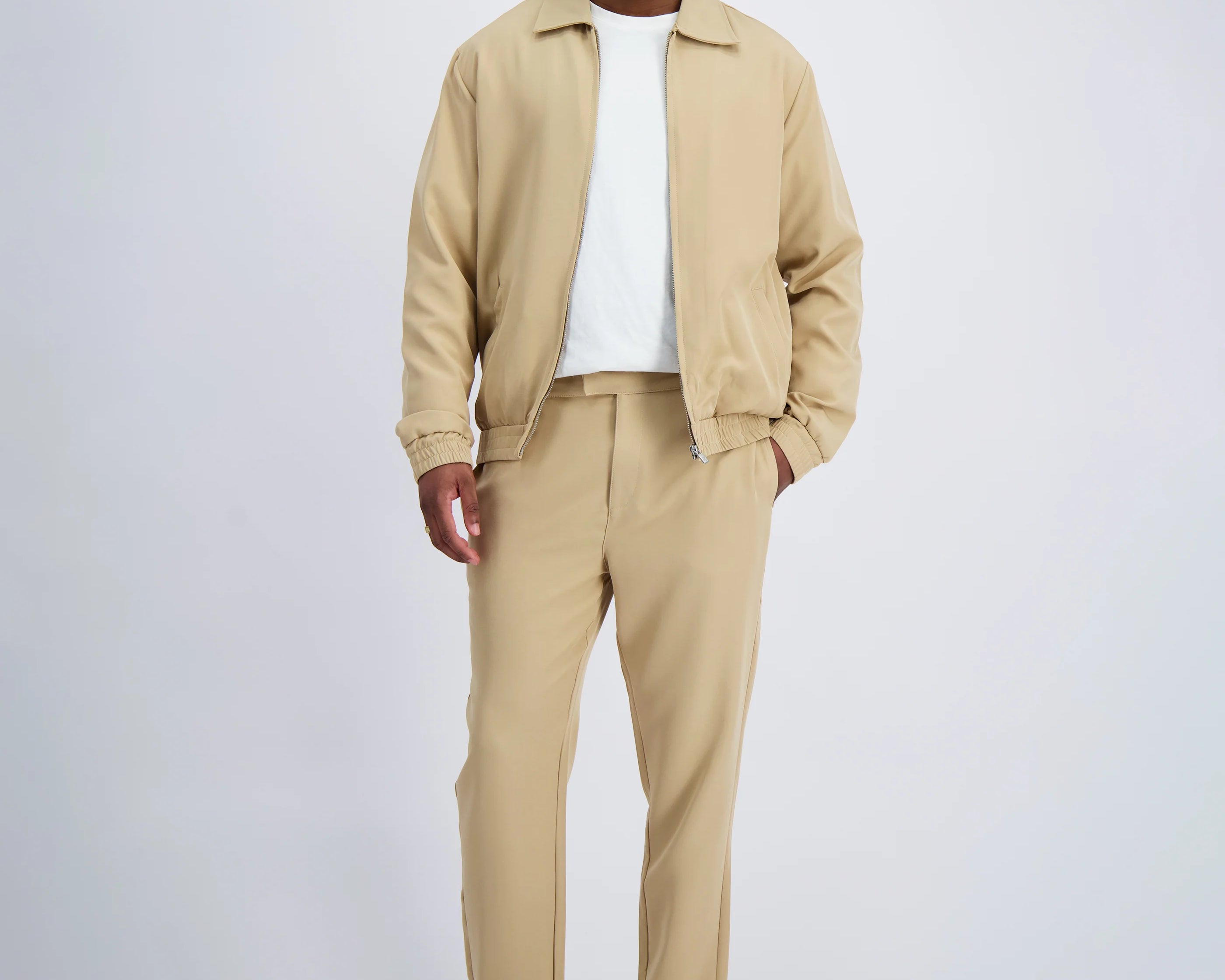 tech-suit-1.225.12.10-14-fullbody-06.webp